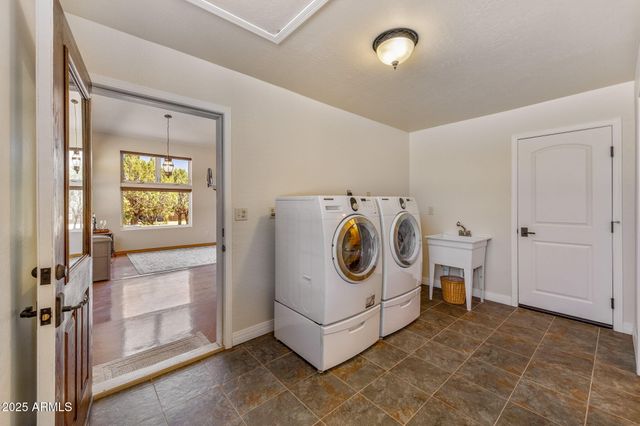 2335 Voyager Circle, Overgaard, AZ 85933