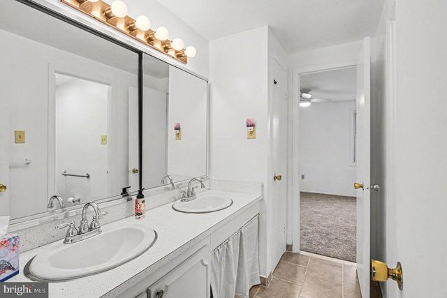 70 RITTENHOUSE DR, Willingboro, NJ 08046