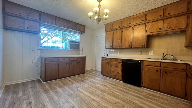 5429 Farnsworth Avenue, Fort Worth, TX 76107