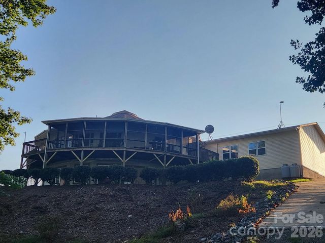 6034 Lookout Heights Drive, Claremont, NC 28610
