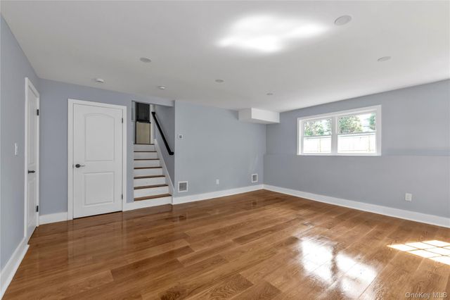 9 Tulip Lane, Port Washington, NY 11050