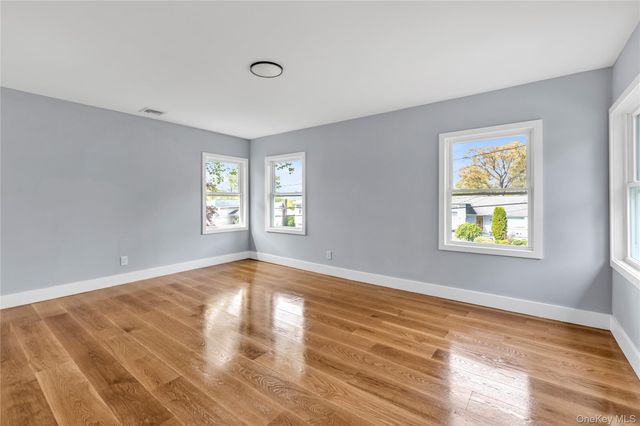 9 Tulip Lane, Port Washington, NY 11050