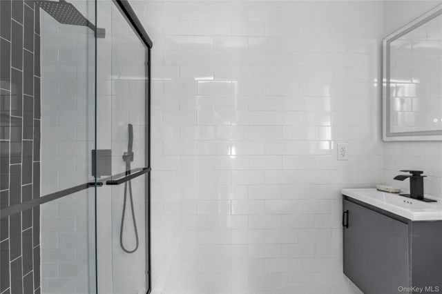 9 Tulip Lane, Port Washington, NY 11050