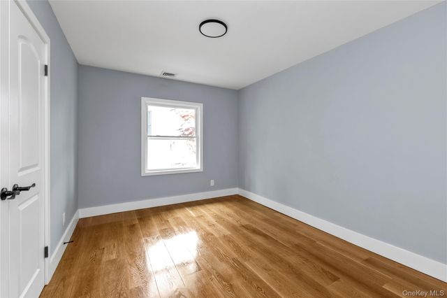 9 Tulip Lane, Port Washington, NY 11050