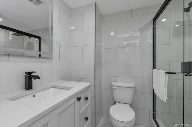 9 Tulip Lane, Port Washington, NY 11050