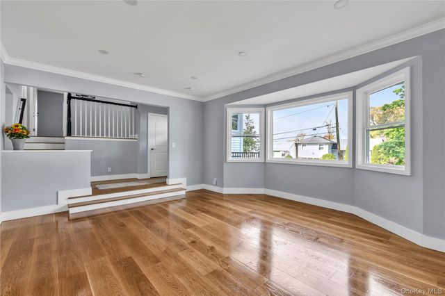 9 Tulip Lane, Port Washington, NY 11050