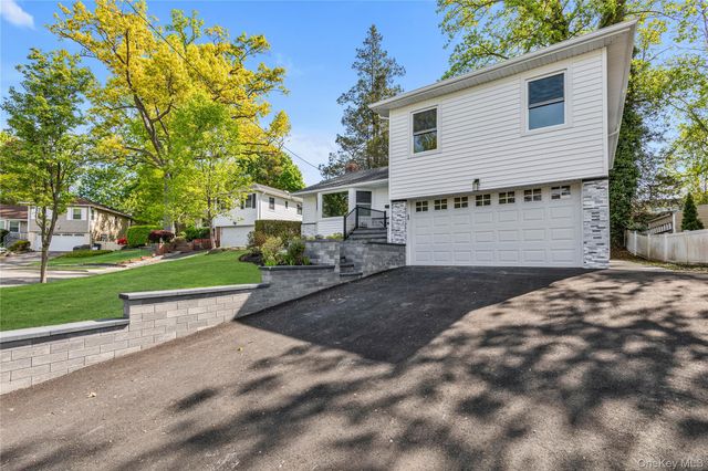 9 Tulip Lane, Port Washington, NY 11050