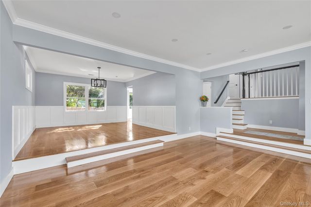 9 Tulip Lane, Port Washington, NY 11050