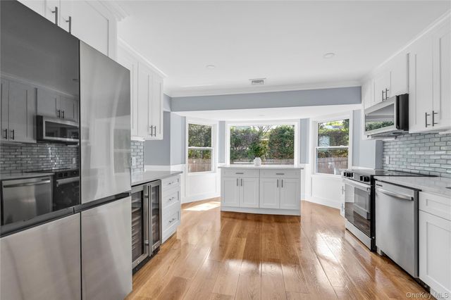 9 Tulip Lane, Port Washington, NY 11050