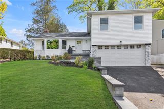 9 Tulip Lane, Port Washington, NY 11050