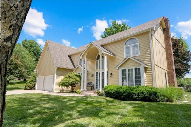 1305 NE Offshore Court, Blue Springs, MO 64014