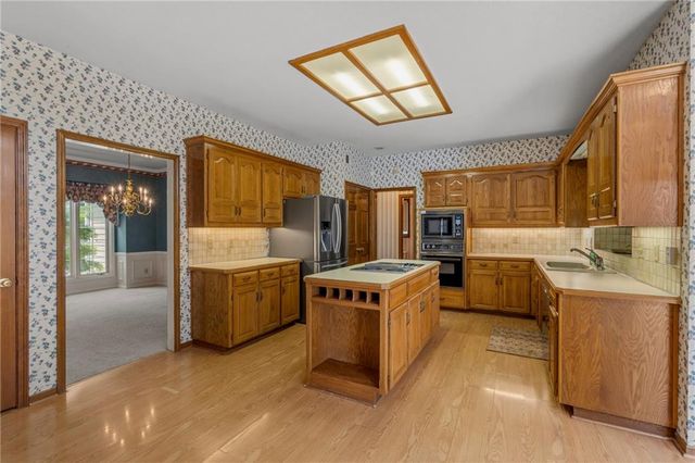 1305 NE Offshore Court, Blue Springs, MO 64014