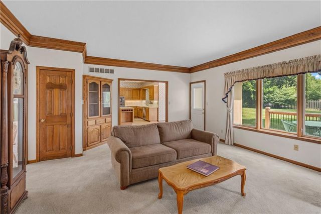 1305 NE Offshore Court, Blue Springs, MO 64014