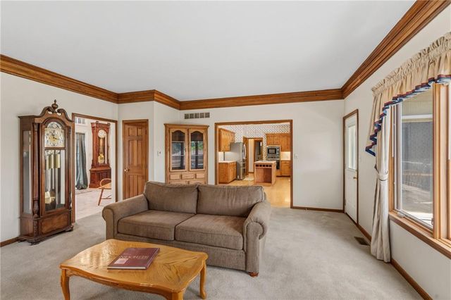 1305 NE Offshore Court, Blue Springs, MO 64014