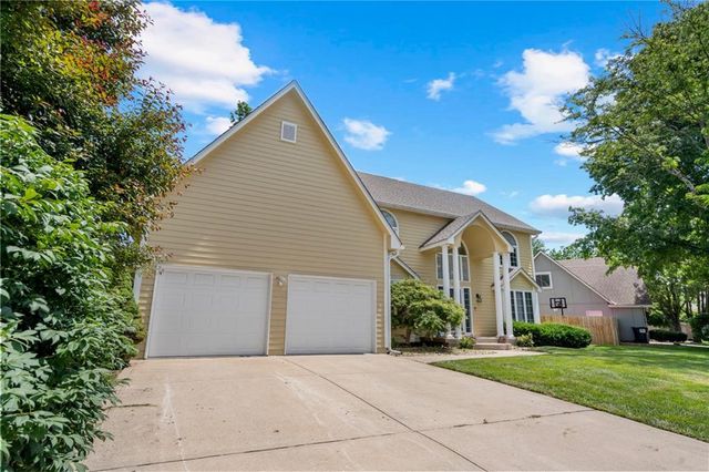 1305 NE Offshore Court, Blue Springs, MO 64014