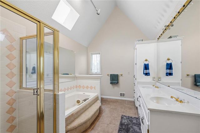1305 NE Offshore Court, Blue Springs, MO 64014
