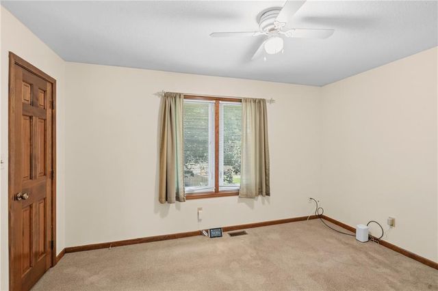 1305 NE Offshore Court, Blue Springs, MO 64014
