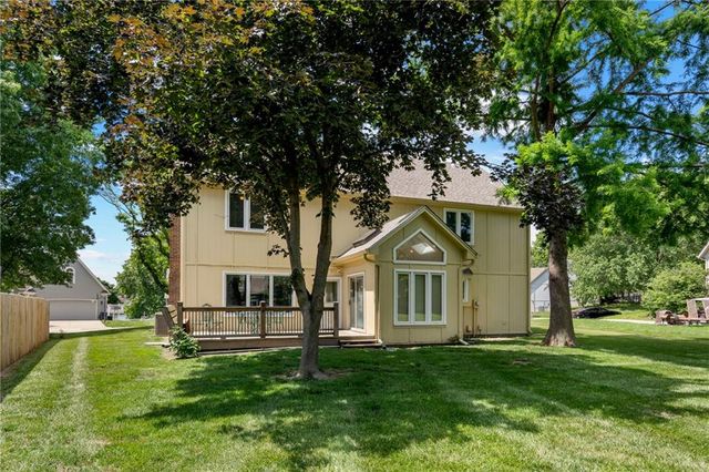 1305 NE Offshore Court, Blue Springs, MO 64014
