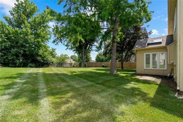 1305 NE Offshore Court, Blue Springs, MO 64014
