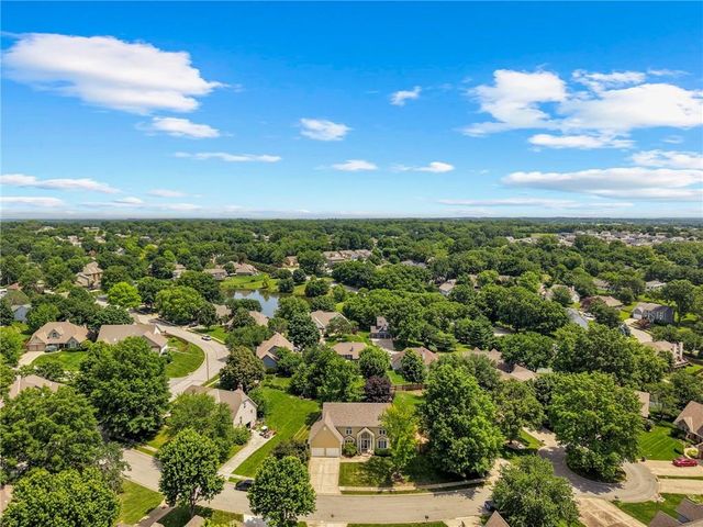 1305 NE Offshore Court, Blue Springs, MO 64014