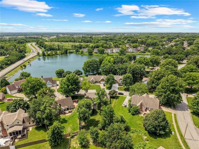 1305 NE Offshore Court, Blue Springs, MO 64014