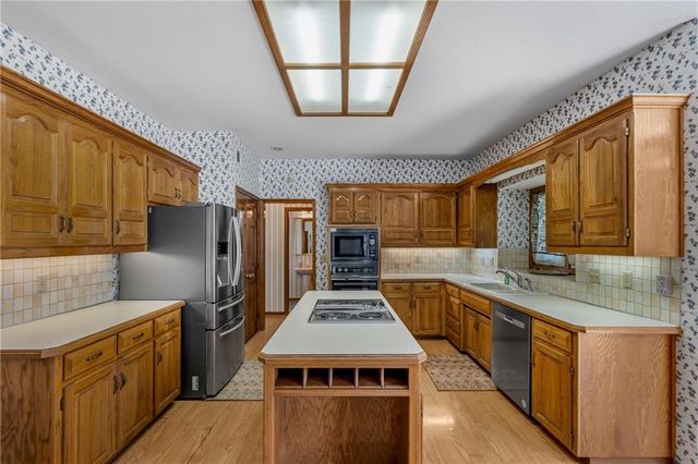 1305 NE Offshore Court, Blue Springs, MO 64014
