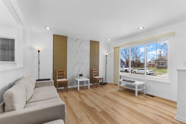 21356 Ithaca Avenue, Ferndale, MI 48220