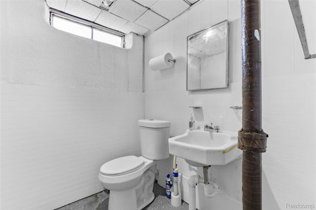 21356 Ithaca Avenue, Ferndale, MI 48220