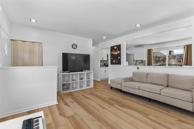 21356 Ithaca Avenue, Ferndale, MI 48220