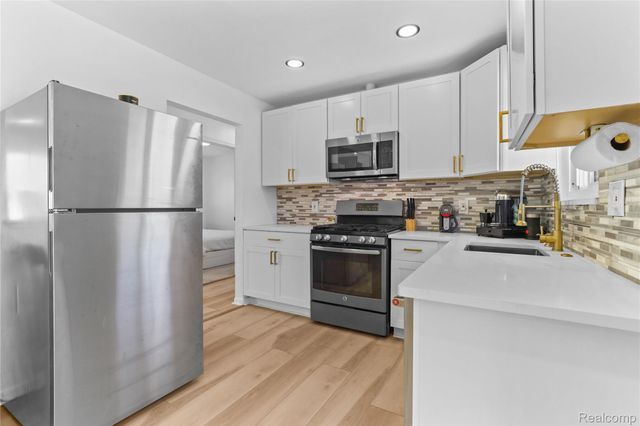 21356 Ithaca Avenue, Ferndale, MI 48220