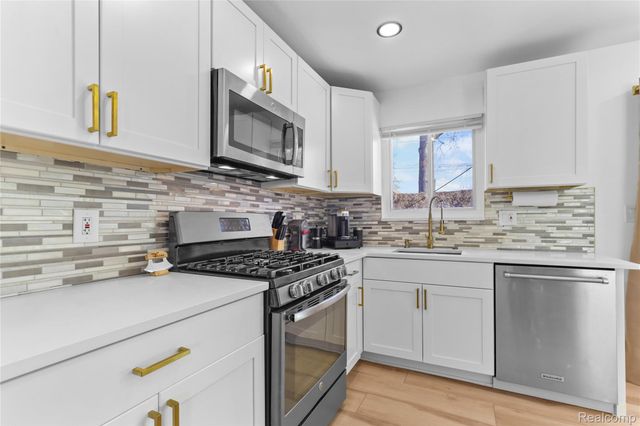 21356 Ithaca Avenue, Ferndale, MI 48220