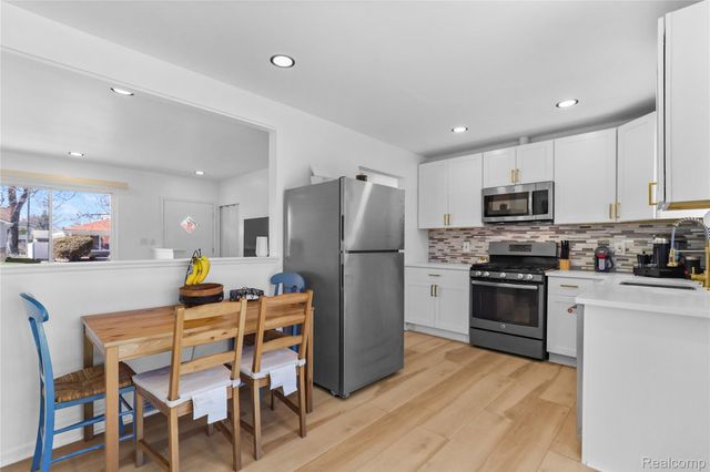 21356 Ithaca Avenue, Ferndale, MI 48220