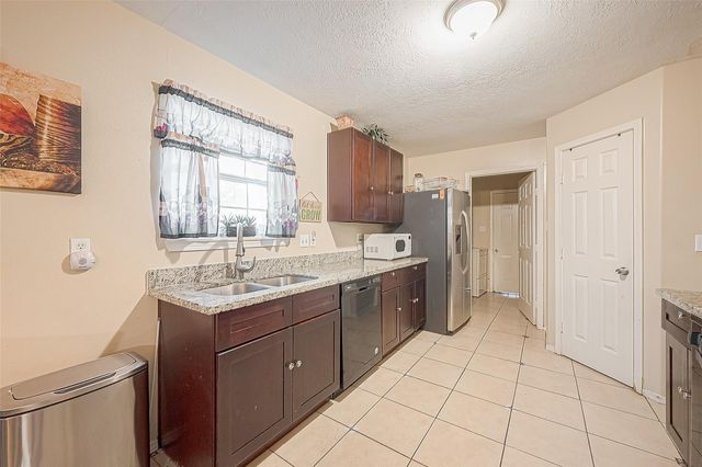 944 Dewalt Street, Houston, TX 77088