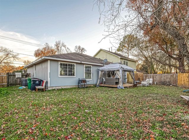 944 Dewalt Street, Houston, TX 77088