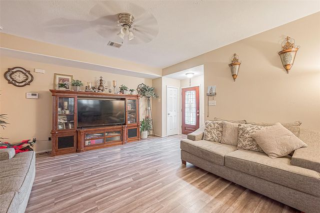 944 Dewalt Street, Houston, TX 77088