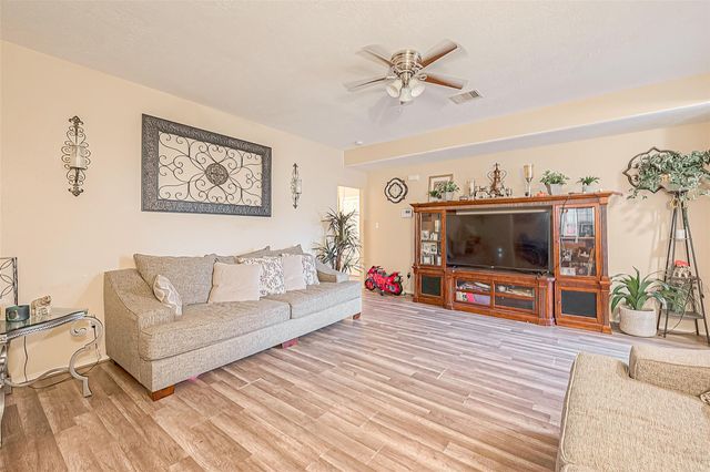 944 Dewalt Street, Houston, TX 77088