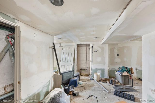256 W Montana Street, Detroit, MI 48203