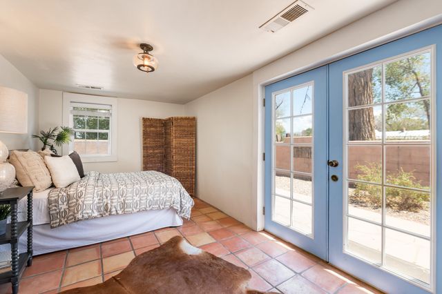 1801 Calle Pequeno NW, Albuquerque, NM 87107