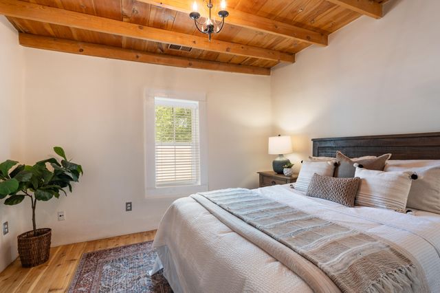 1801 Calle Pequeno NW, Albuquerque, NM 87107