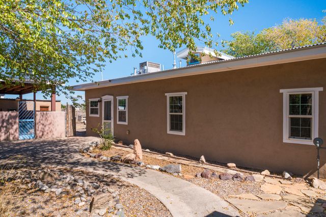 1801 Calle Pequeno NW, Albuquerque, NM 87107