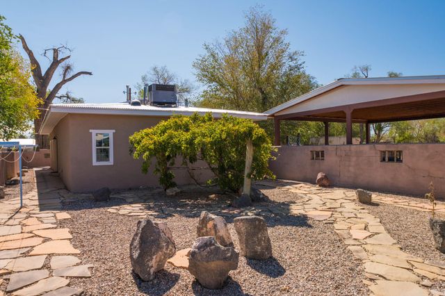1801 Calle Pequeno NW, Albuquerque, NM 87107