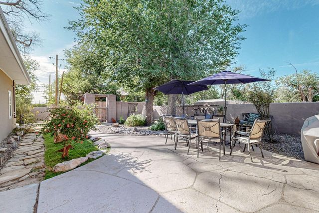 1801 Calle Pequeno NW, Albuquerque, NM 87107