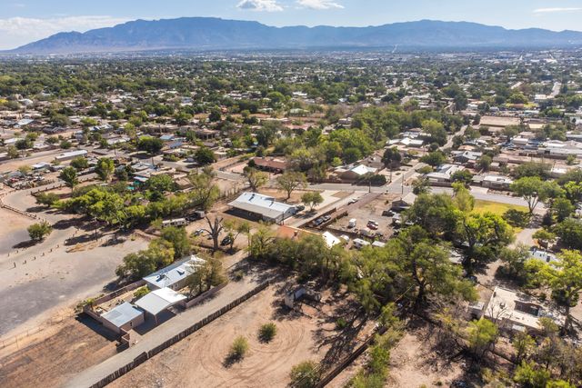 1801 Calle Pequeno NW, Albuquerque, NM 87107