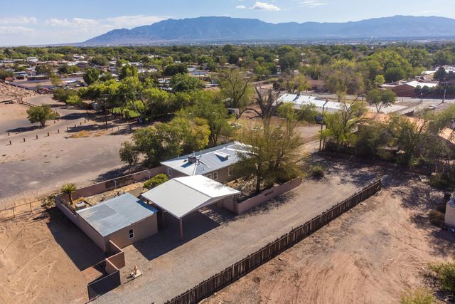 1801 Calle Pequeno NW, Albuquerque, NM 87107