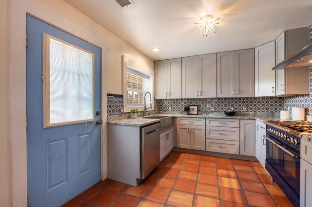 1801 Calle Pequeno NW, Albuquerque, NM 87107