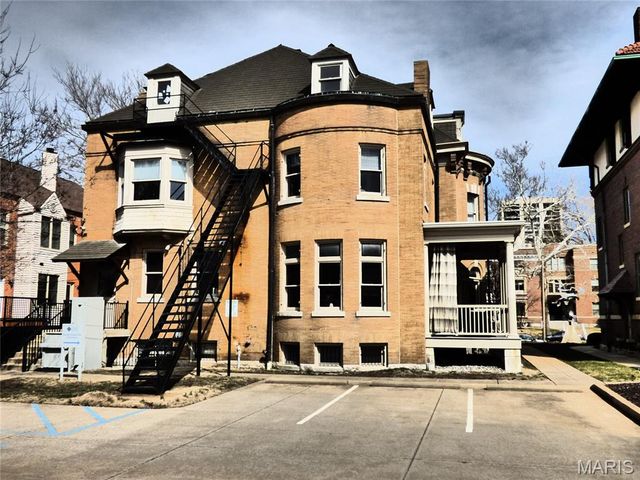 4512 West Pine Boulevard, St Louis, MO 63108