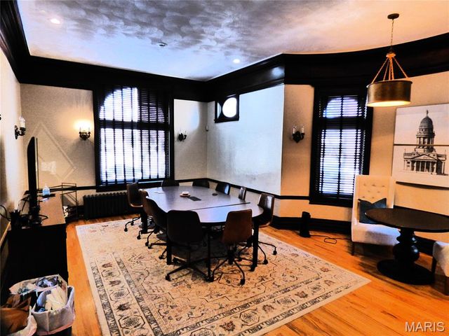 4512 West Pine Boulevard, St Louis, MO 63108