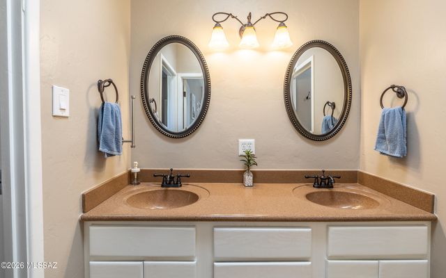 1632 W Placita Lluvia De Oro, Sahuarita, AZ 85629