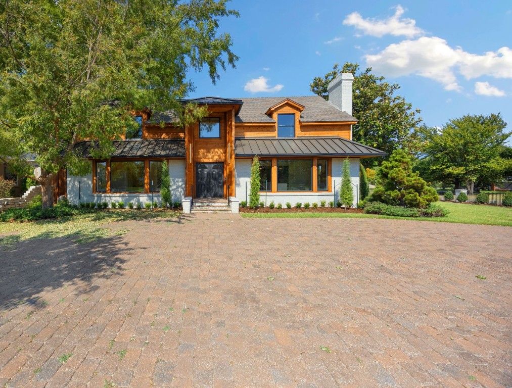 1725 Huntington Avenue, Nichols Hills, OK 73116