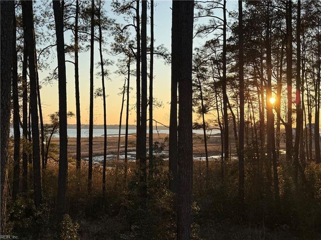 2663 Rail CT, Gloucester Point, VA 23062